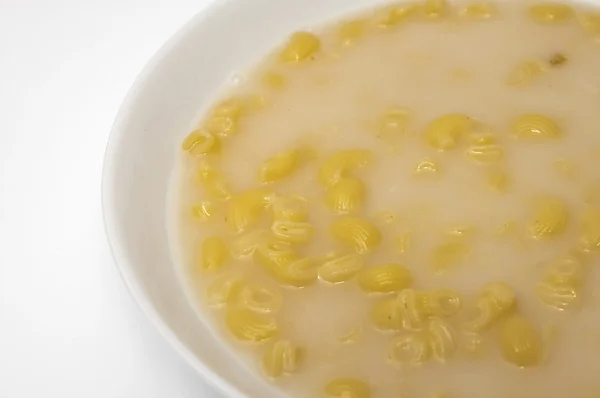 Sopa de pollo con cáscaras de pasta —  Fotos de Stock