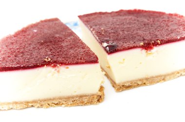 peynirli kek çilek şurubu ile