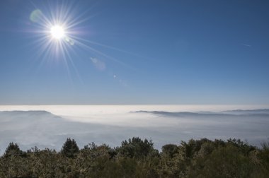 montseny Barcelona'da dağlara sis