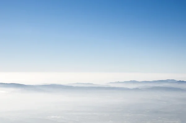 Nevoeiro nas montanhas de Montseny em Barcelona — Fotografia de Stock