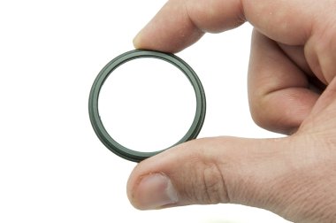 bir büyüteç ile el