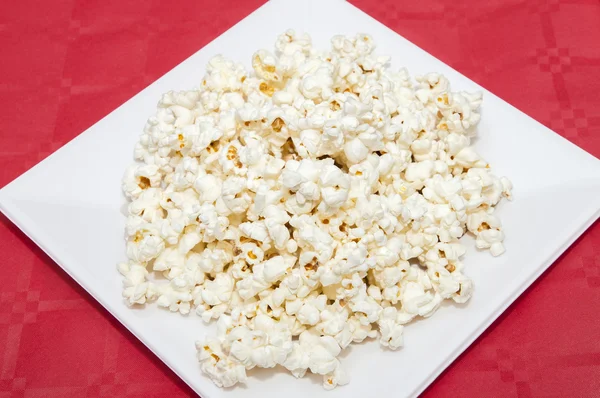 Popcorn im Teller — Stockfoto