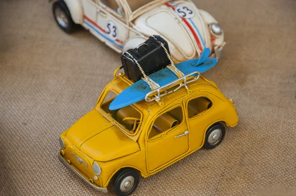 Carros de brinquedo antigos — Fotografia de Stock