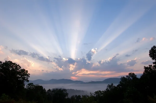 Güneş ışınları, büyük smoky Dağları
