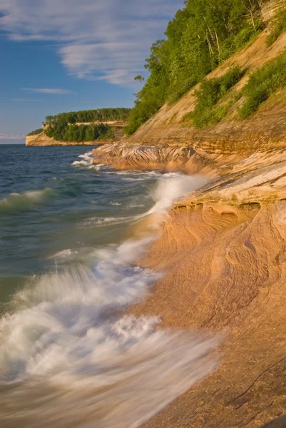 Na obrázku skály národní lakeshore — Stock fotografie