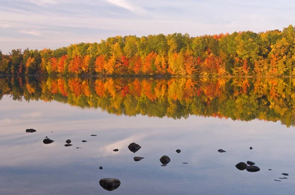 Herfst, Mocassin lake — Stockfoto