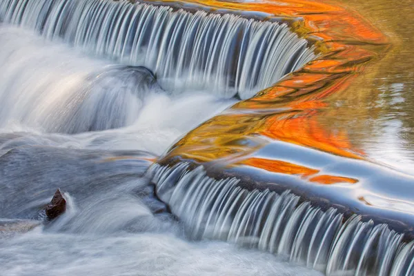 Autumn, bond falls çağlayan — Stok fotoğraf