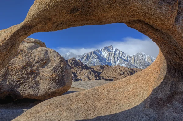 Arch and Lone Pine Peak — Stock Photo, Image