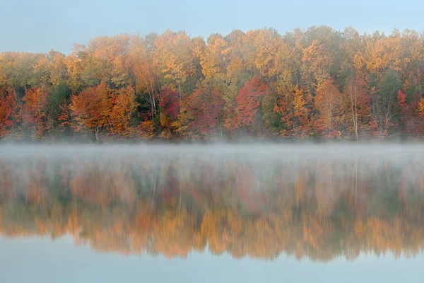 Herfst, Mocassin lake — Stockfoto