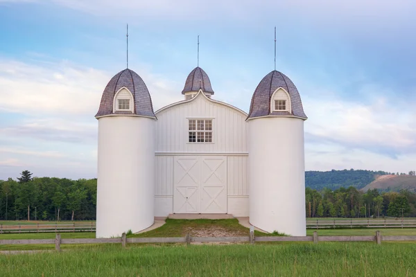 D. H. Day Barn — Stock Photo, Image