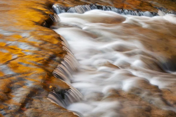 Höstens autrain cascade — Stockfoto