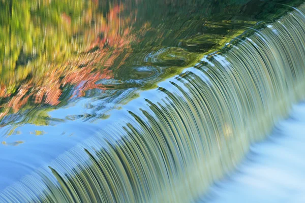 Jesień, refleksje kaskady rzeki battle creek — Zdjęcie stockowe