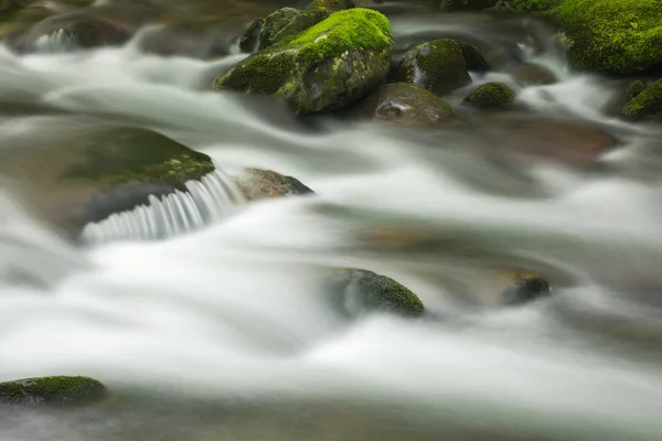 Oconaluftee Rio grandes montanhas fumarentos — Zdjęcie stockowe