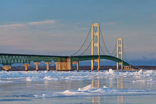 Télen, a Mackinac-híd — Stock Fotó