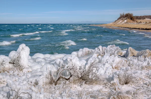 Zima nad jeziorem michigan w spania ponosi wydmy — Zdjęcie stockowe