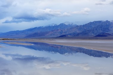 cottonball Havzası yansımaları Ölüm Vadisi Milli Parkı