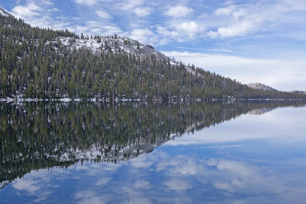 Tenaya sjön reflektioner — Stockfoto