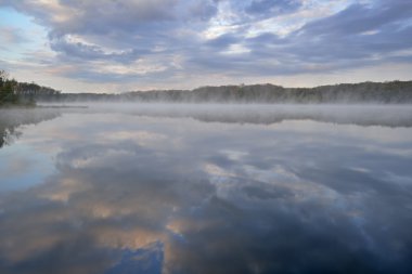 Bahar sabah derin Gölü