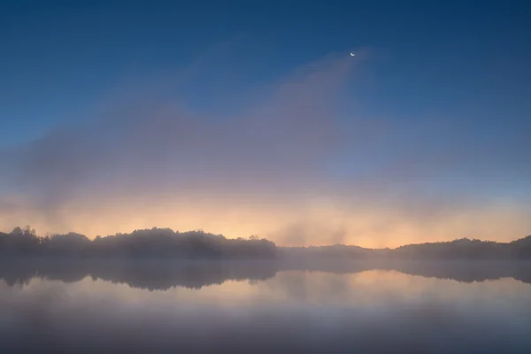 Mondaufgang über dem Whiford Lake — Stockfoto