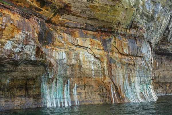 Αφηρημένο Τοπίο Του Ορυκτού Λερωμένου Βράχου Κατά Μήκος Της Διαβρωμένης — Φωτογραφία Αρχείου