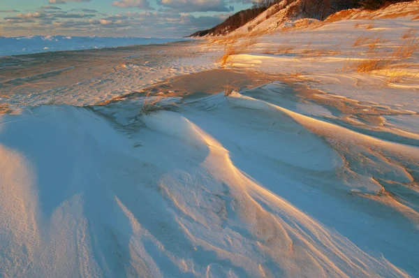 Winterlandschaft Gefrorenen Ufer Des Michigansees Bei Sonnenuntergang Saugatuck Dunes State — Stockfoto