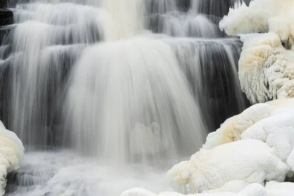 Winter Landscape Bond Falls Captured Motion Blur Framed Ice Snow — Stock Photo, Image