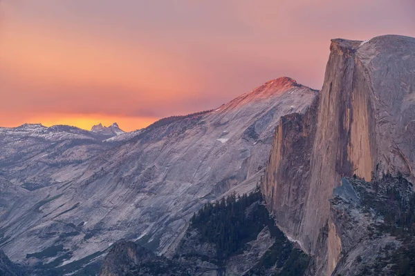 Τοπίο Του Half Dome Και Βουνά Της Σιέρα Νεβάδα Από — Φωτογραφία Αρχείου