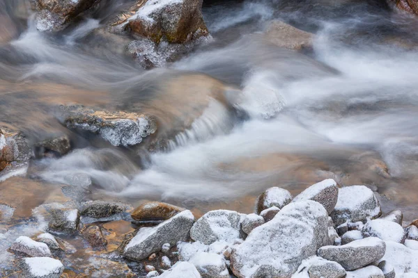Boulder Creek Kış Manzarası Hareket Bulanıklığı Ile Çekildi Çerçevelendi Buz — Stok fotoğraf