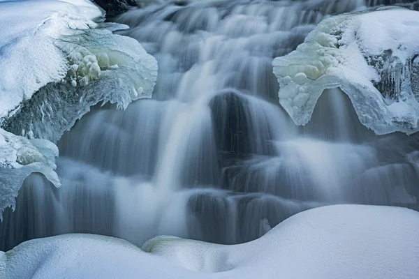 Paisagem Inverno Bond Falls Emoldurada Por Gelo Neve Capturada Com — Fotografia de Stock