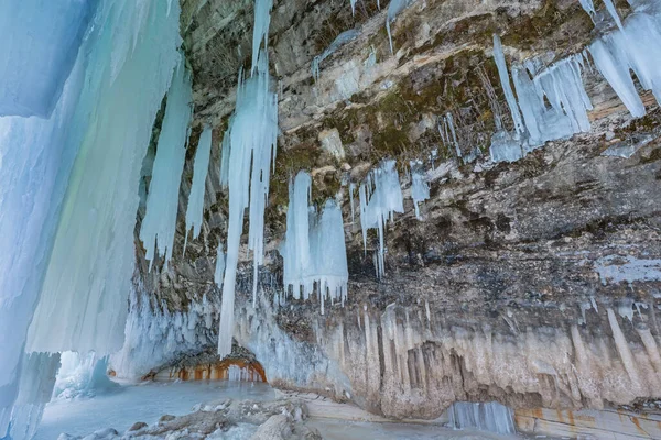 Paisagem Uma Caverna Gelo Manchada Mineral Interior Grand Island National — Fotografia de Stock