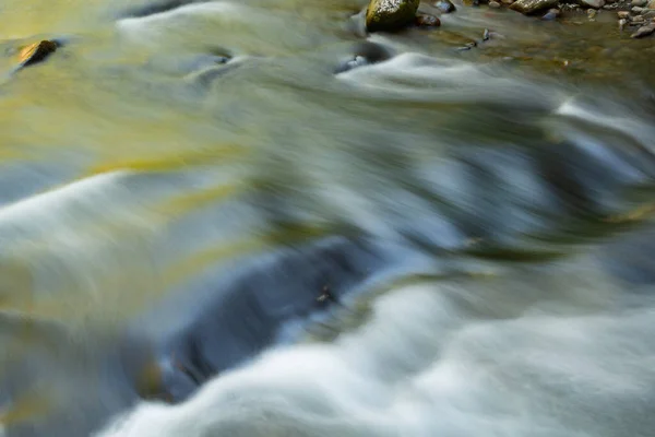 Rapides Little River Capturés Avec Flou Mouvement Éclairés Par Couleur — Photo