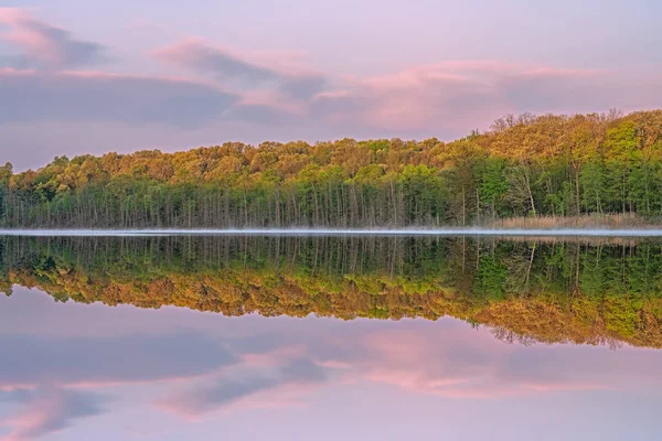 Foggy Spring Landscape Dawn Shoreline Deep Lake Mirrored Reflections Calm — Stock Photo, Image