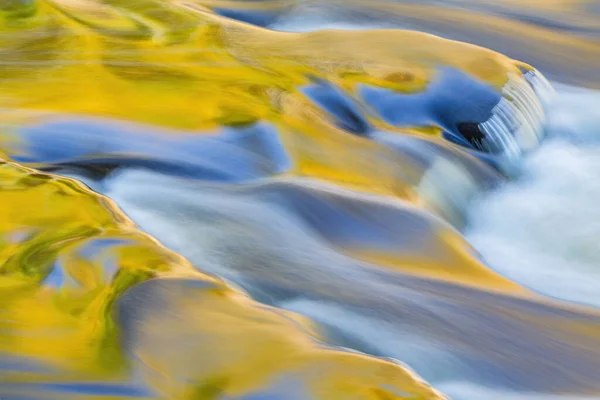 Paisagem Abstrata Das Corredeiras Presque Isle River Capturadas Com Borrão — Fotografia de Stock