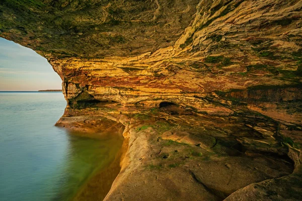 Осенний Пейзаж Вблизи Заката Морской Пещеры Райская Точка Верхнее Озеро — стоковое фото