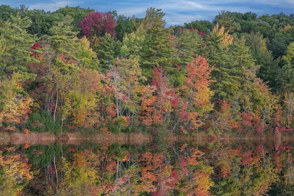 Autumn Landscape Shoreline Long Lake Mirrored Reflections Calm Water Yankee — Stock Photo, Image