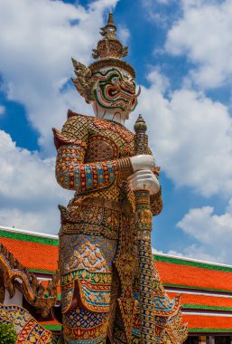 wat phra kaew adlı büyük dev heykeli