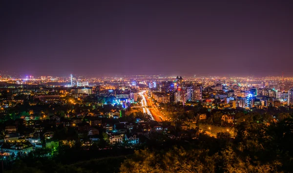 Алматы в ночное время — стоковое фото