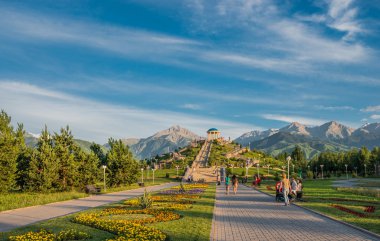 görüntülemek için merdivenler ve Dağ Anıtı