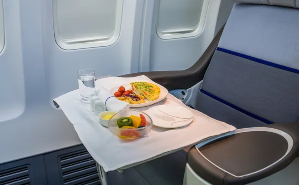 Uçakta yemek hazır — Stok fotoğraf