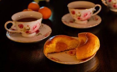 Mutfak konseptinde yemek ve fırın. Lezzetli kahvaltı, gurme yemeği..