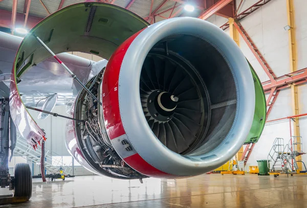 Aircraft Engine Servicing Opened Panels Large Engine Parked Aircraft — Stock Photo, Image