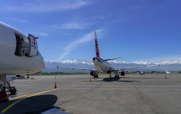 Fly Arystan Transport Aircraft Public Airport Sunny Day — Stock Photo, Image