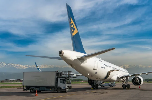 Transport Aircraft Air Astana Company Public Airport Sunny Day — 스톡 사진