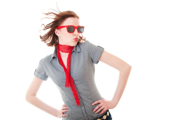 Söt flicka i röda solglasögon — Stockfoto