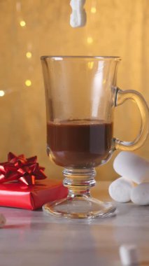 Kremalı sıcak çikolata hazırlama videosu 