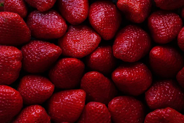 Delicious big ripe red strawberries flat lay — Foto Stock