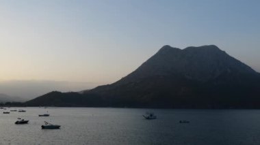 Güzel Adrasan deniz ve dağ manzarası, Türkiye