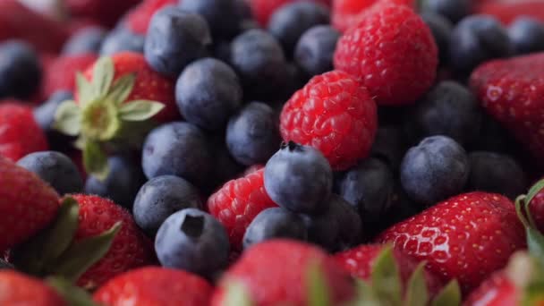 Closeup Fresh Tasty Blueberries Strawberries Raspberries Rotation Healthy Eating Summer — Wideo stockowe