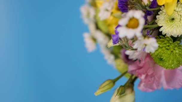 Rotation Colorful Summer Flowers Bouquet Blue Background Fresh Summer Flowers — Wideo stockowe