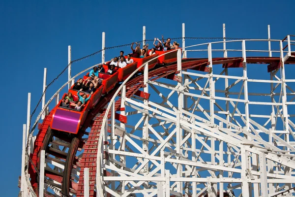 insanlar üzerinde bir rollercoaster